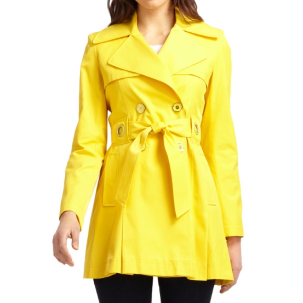 Sz L raincoat. Hardly worn - so cute on!